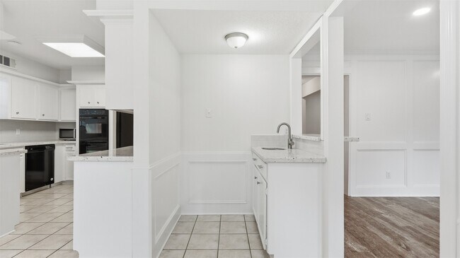 Building Photo - 2715 Wild Ridge Dr