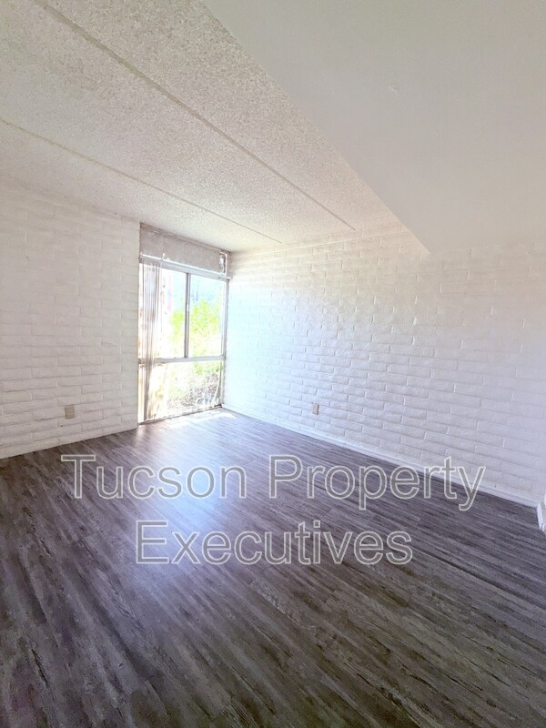 Building Photo - 20 N Leonora Ave
