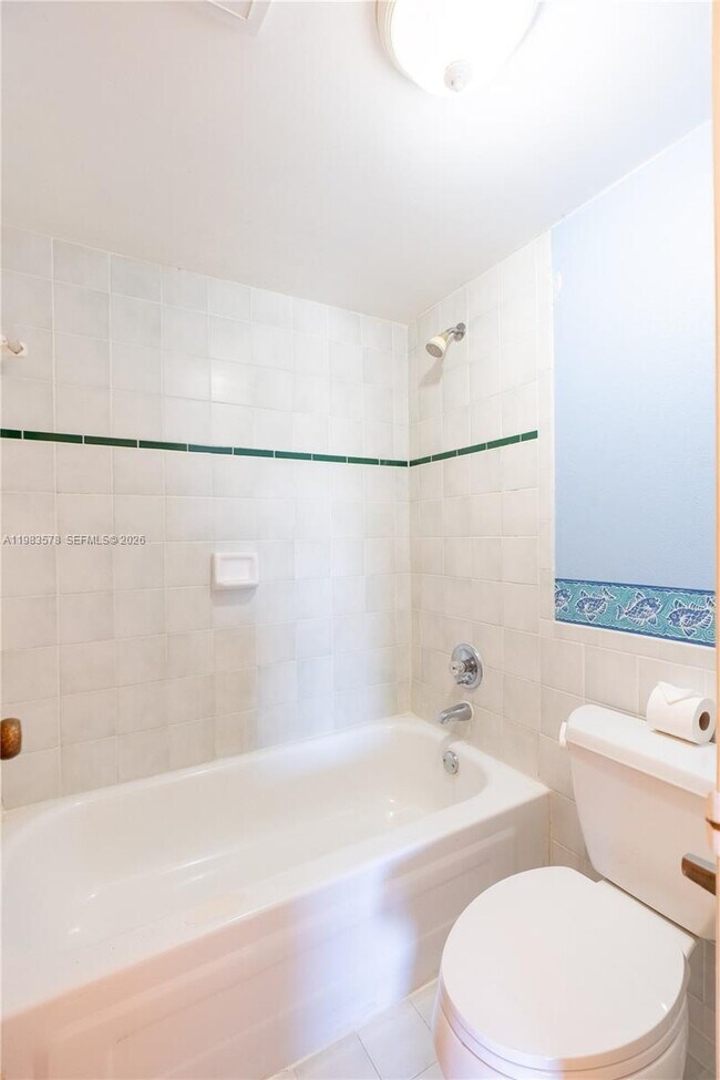 Building Photo - 430 Commodore Dr