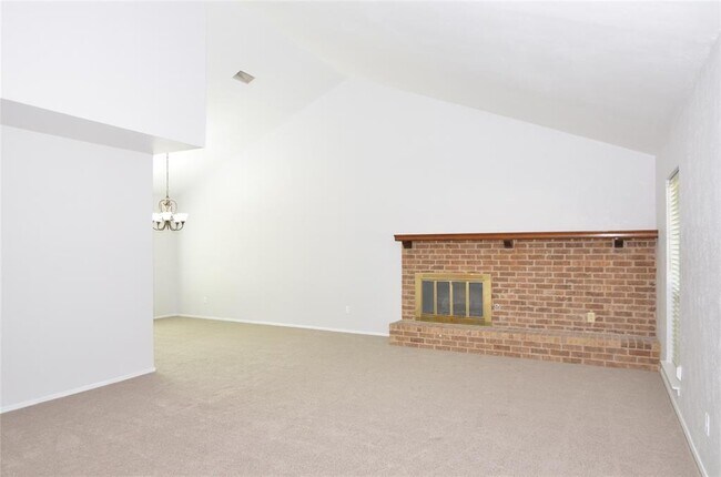 Building Photo - 3806 Pine Ct