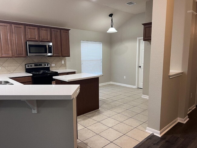 Building Photo - Coming Soon! 3BD 2BA Home for Rent: Kyle T...