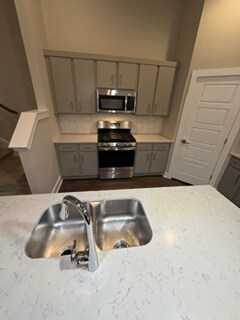 Island sink with garbage disposal - 521 Peace Dr