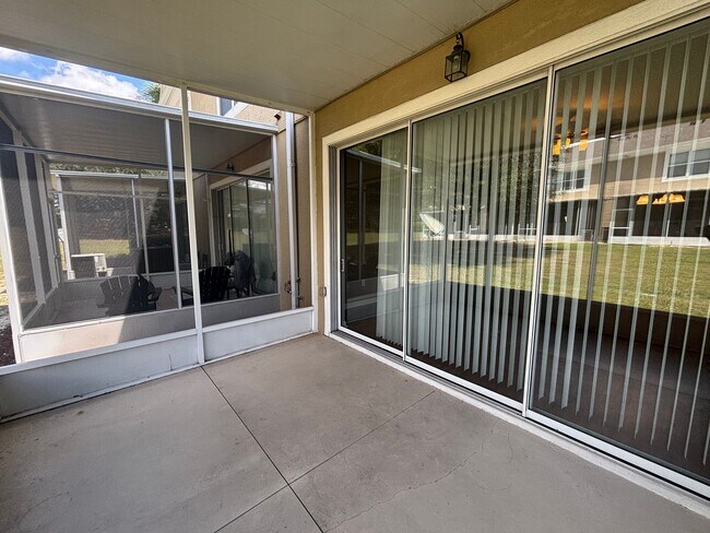 Building Photo - Amazing Neighborhood 3/3 W/Great Amenities!