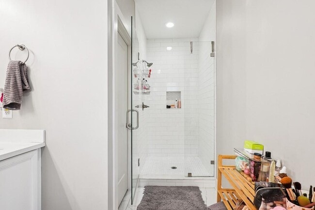 Building Photo - 144 1st Ave NW