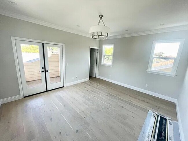 Building Photo - 4L Electric (WO)