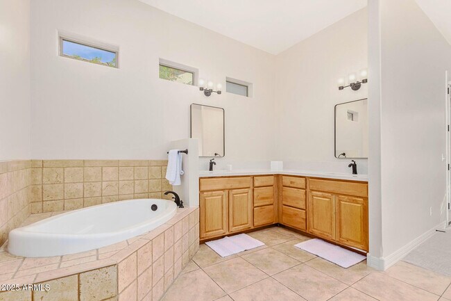 Building Photo - 4213 E Edgemont Ave