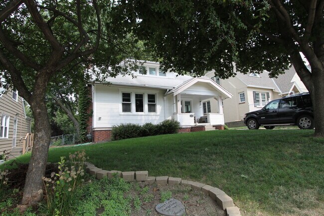 Primary Photo - Dreamy 3 Bedroom house in Midtown