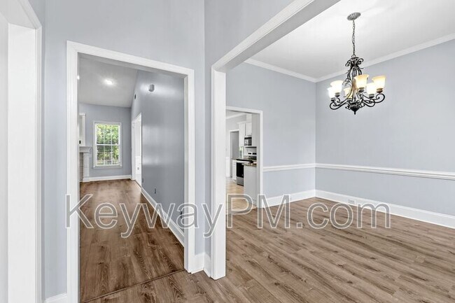 Building Photo - 3011 Old Lodge Rd