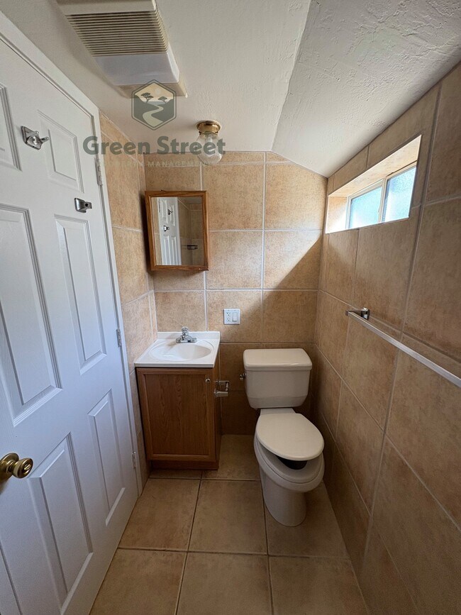 Building Photo - 1719 Oliver Ave