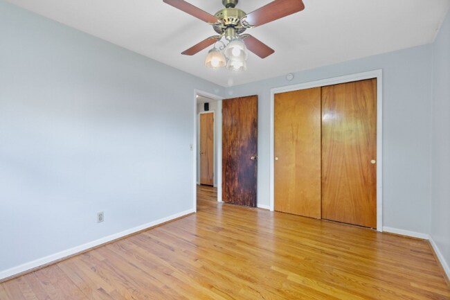Building Photo - 3441 Nandale Dr