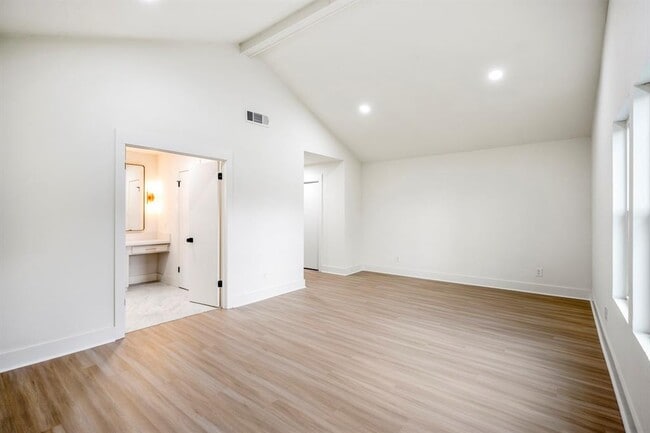 Building Photo - 17 Dowlen Pl