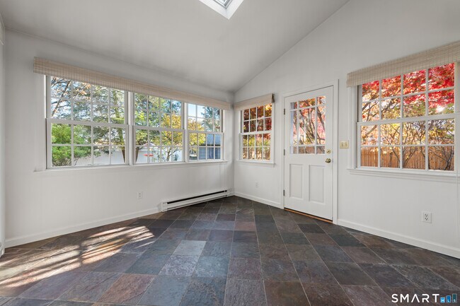 Building Photo - 56 Drake Ln