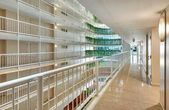 Building Photo - 1717 N Bayshore Dr