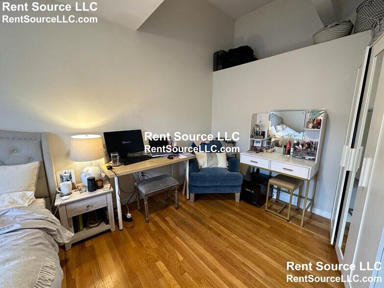 Building Photo - 8 Hingham St