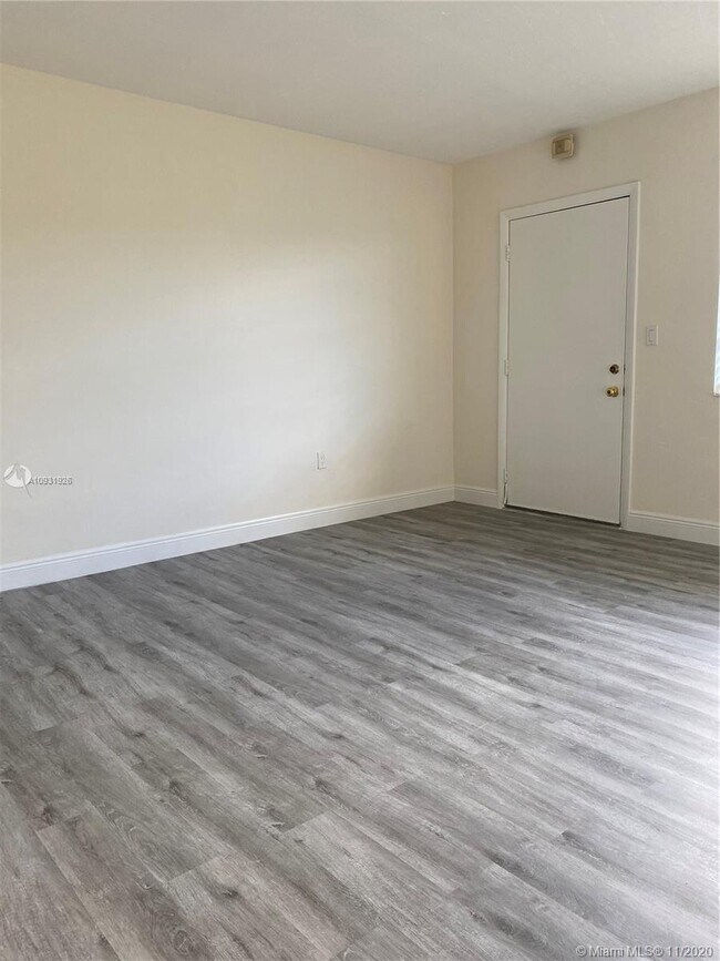 Building Photo - 4300 SW 67th Ave