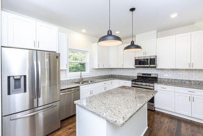 Building Photo - Beautiful Modern Home in East Nashville