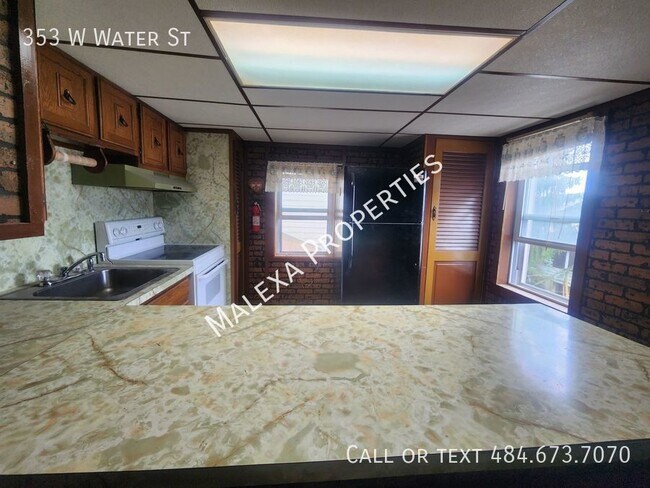 Building Photo - 3 Bedrooms, 1 car garage and finished rec ...