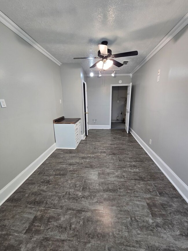 Building Photo - Three Bedroom Home located near South Arlington Ave and Stop 11 Rd