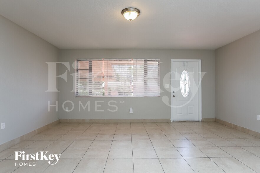 Building Photo - 731 NW 175th Dr