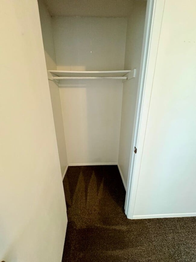 Building Photo - 2 Bedrooms 1 Bathroom-Pet Friendly