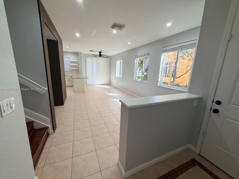 Building Photo - 1737 Carvelle Dr