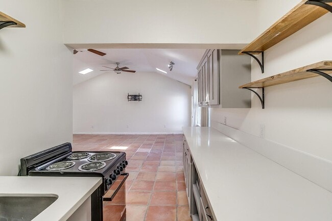 Building Photo - Adorable 1/1 Studio Apartment in Arlington...