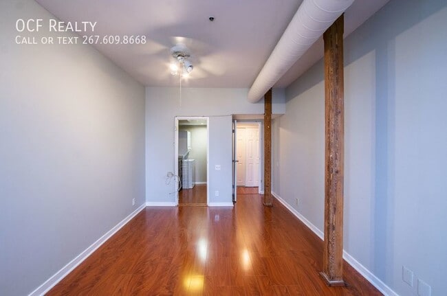 Building Photo - 301 Race St