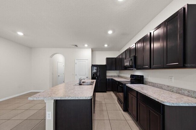 Building Photo - 424 Newmont Cir