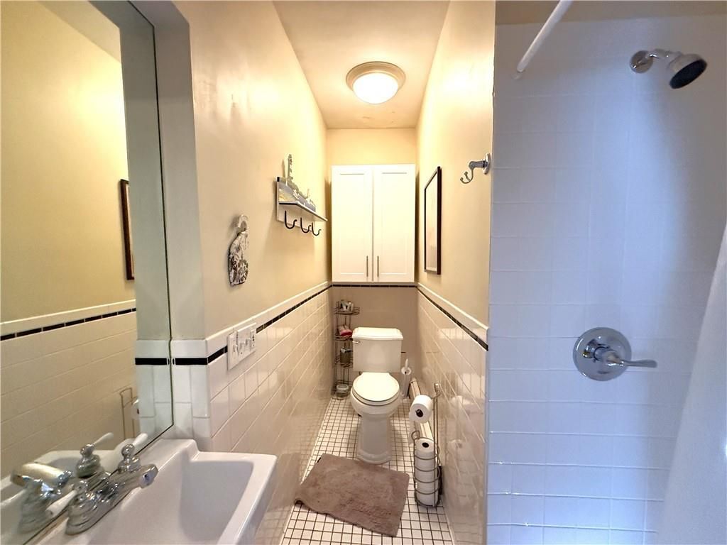 Building Photo - 3 Howard St