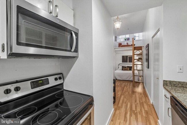 Building Photo - 315 New St