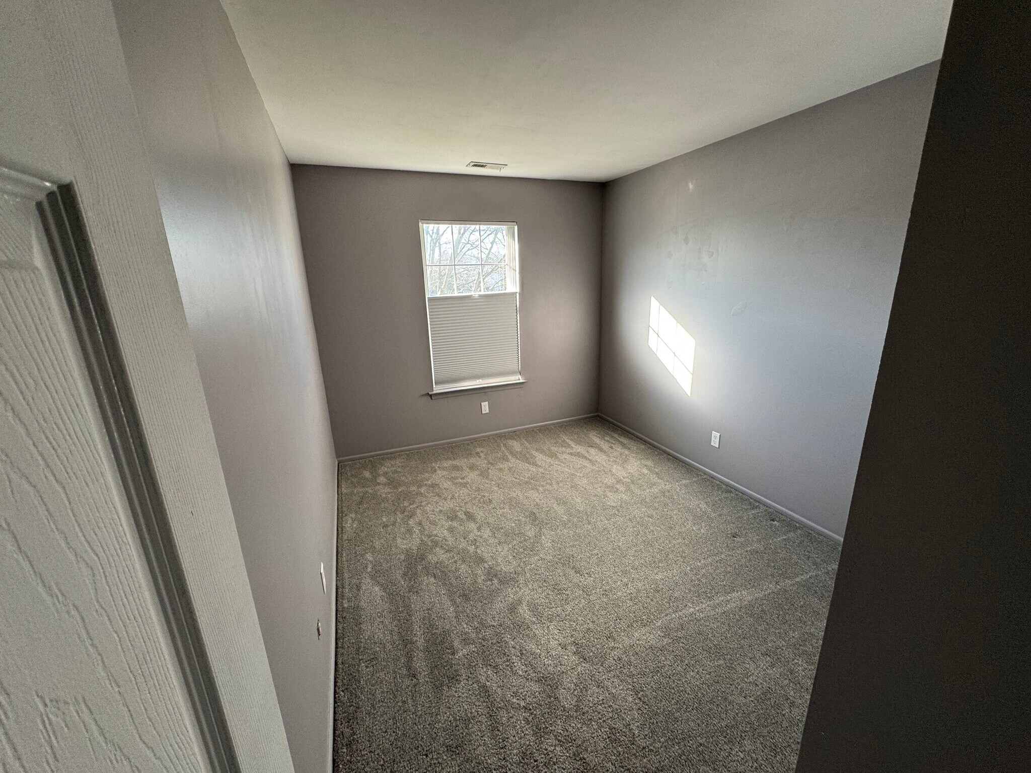 Building Photo - 1502B Denham Ct