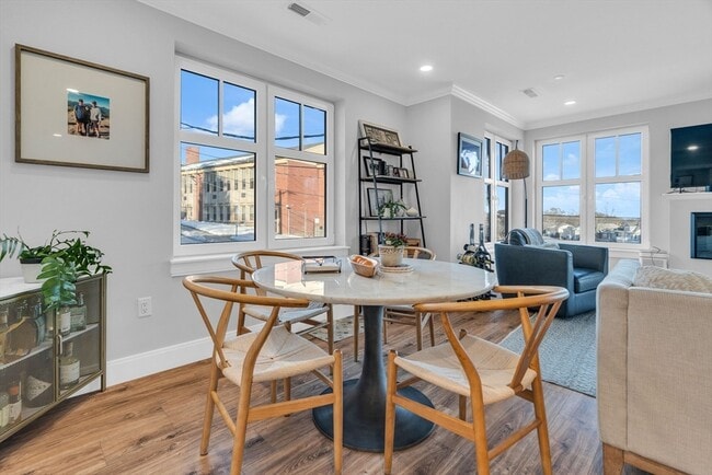 Building Photo - 1721 Centre St