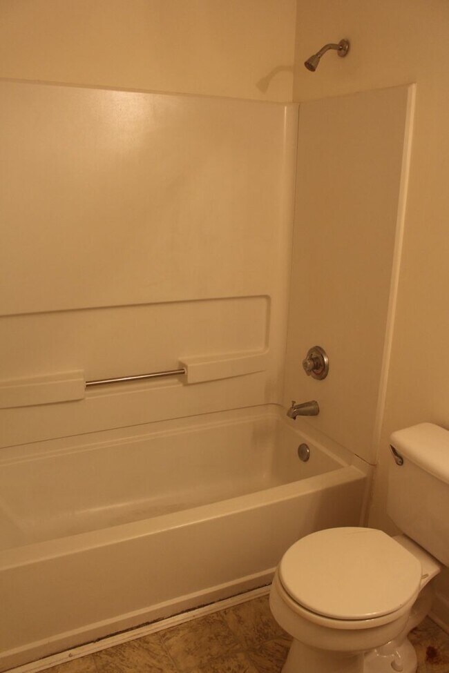 Building Photo - 611 Harts Cove Way