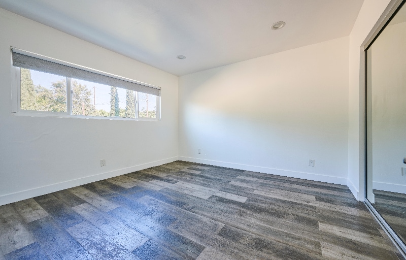 Building Photo - 1333 W 36th Pl