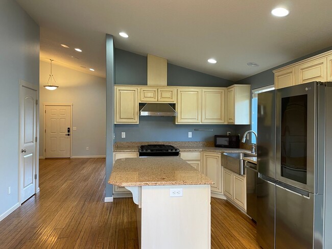 Building Photo - CHARMING Ranch-Style Home in Ridgefield, WA! 3 Bedrooms & 2 Baths! Walk-In Closet! Spacious Floor...