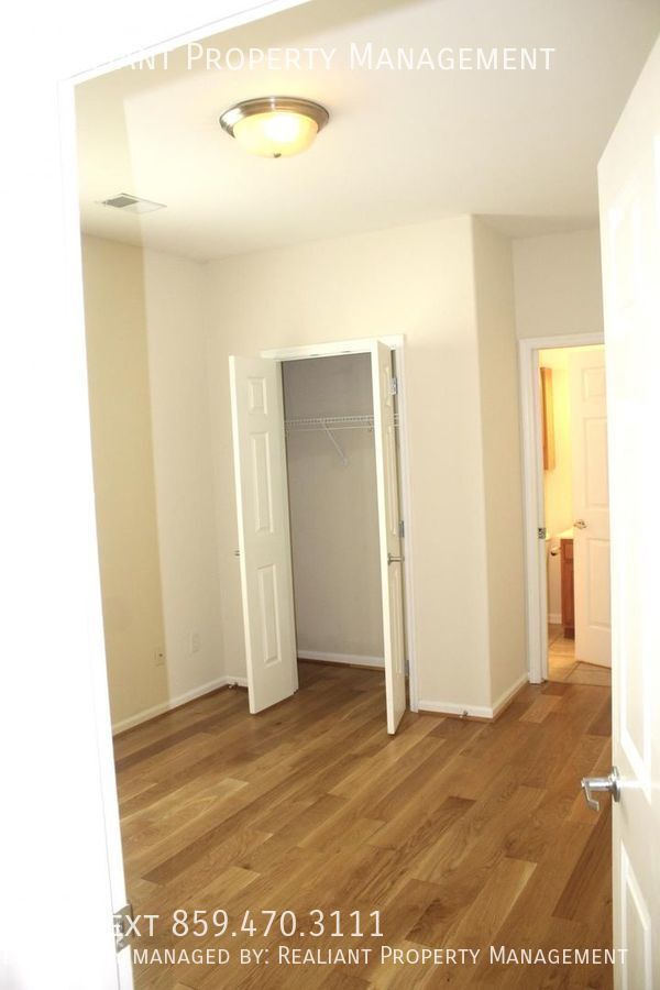 Building Photo - 3 Bedrooms, 2 baths. Downtown Lexington be...