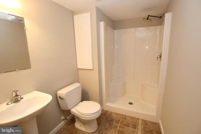 Building Photo - 10023 Iron Pointe Dr