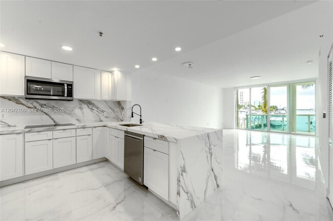 Building Photo - 7914 Harbor Island Dr