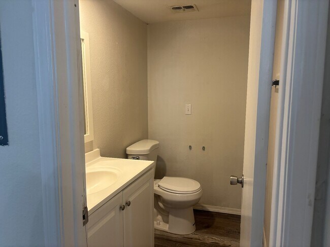 Building Photo - 4812 E 68th St