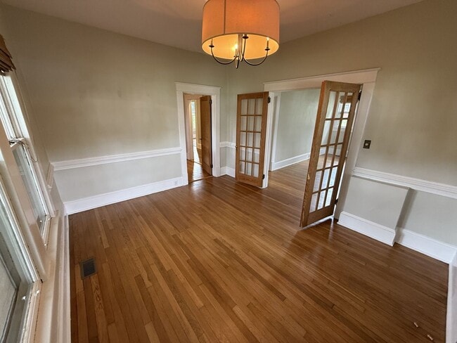Building Photo - 2 Bedroom 1 Bathroom Home!