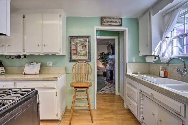 Building Photo - 23984 Skyland Dr