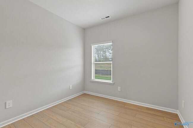 Building Photo - 7211 Holly Creek Dr SE