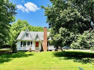 Building Photo - Wonderful 3BR/2.5BA in Hendersonville!