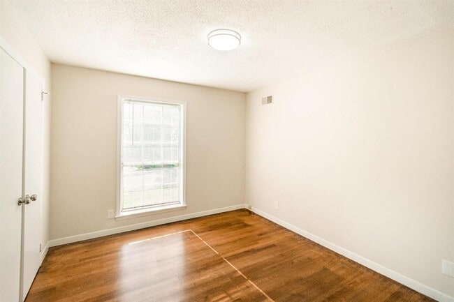 Building Photo - 3701 Joslyn St