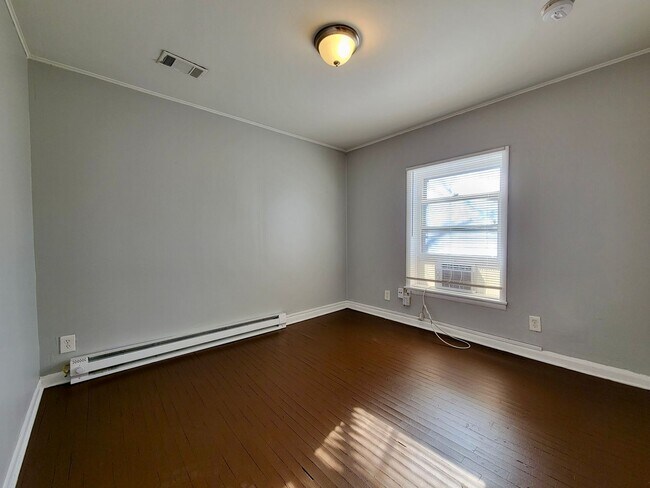 Building Photo - 1117 W 41st Terrace