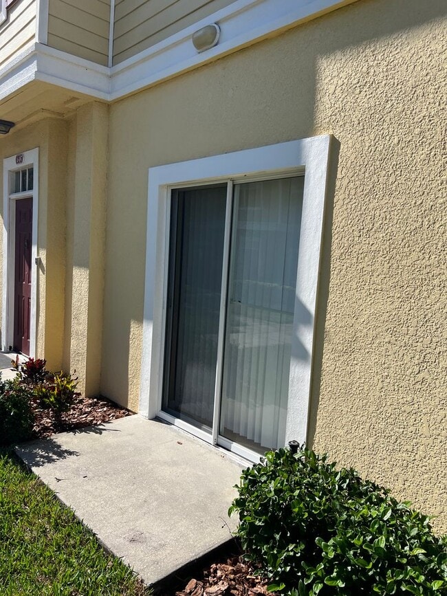Building Photo - 4000 Santa Maria Dr