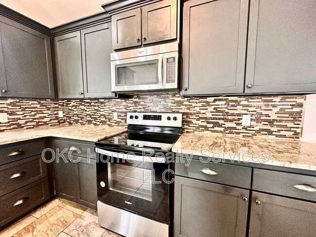 Building Photo - 2412 SE 92nd Terrace