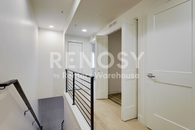 Building Photo - Prime Luxury Berkeley Townhouse with Rooftop Deck AVAILABLE NOW