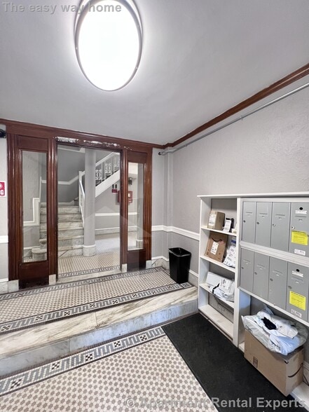 Building Photo - 15 Linnaean St