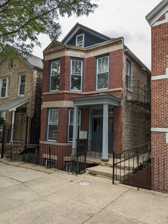 Building Photo - 2122
